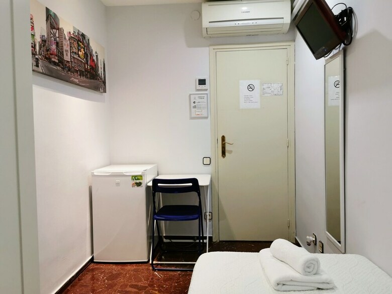 Hostal Barcelona City Street