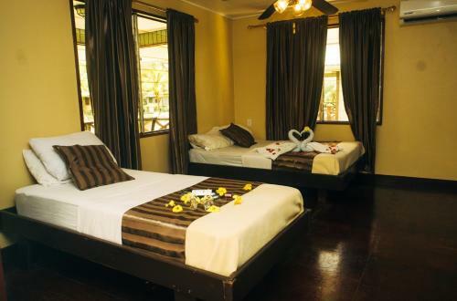 Hotel Overbridge River Resort
