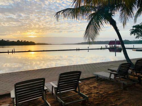 Hotel Overbridge River Resort