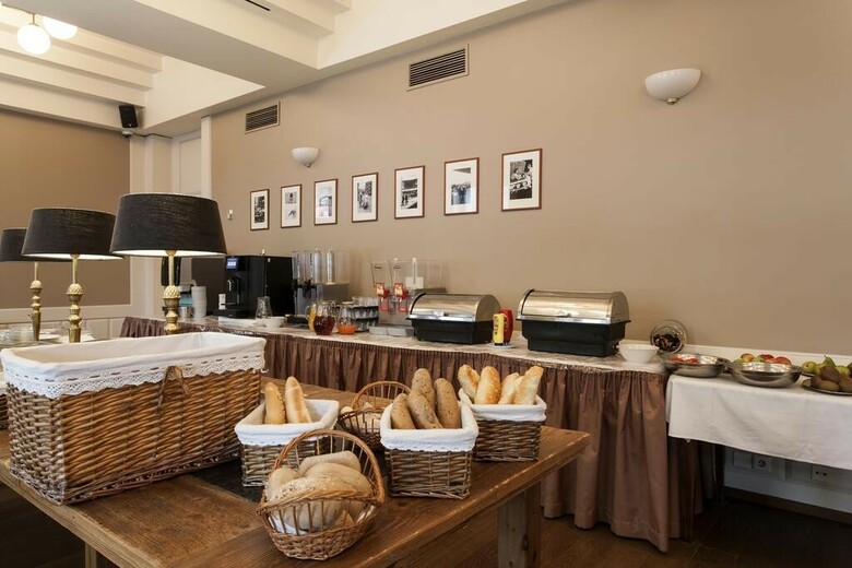 Hotel Carol