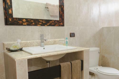 Hostal L'oasi Guest House