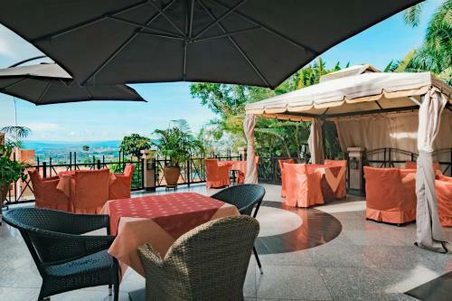 Hill View Hotel & Aparts