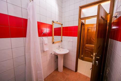 Bed & Breakfast Nyumbani Cottages