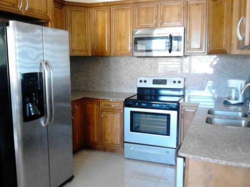 Hostal Carmilet Guesthouse