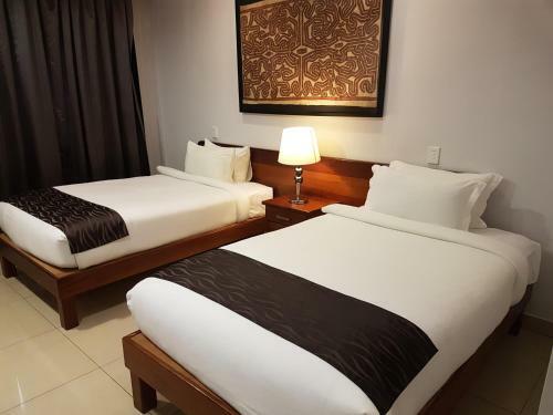 Paddy's Hotel & Apartments