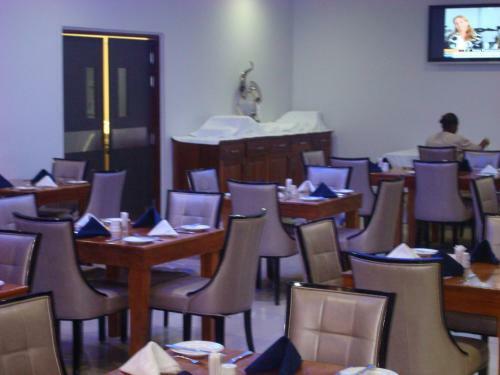 Paddy's Hotel & Apartments