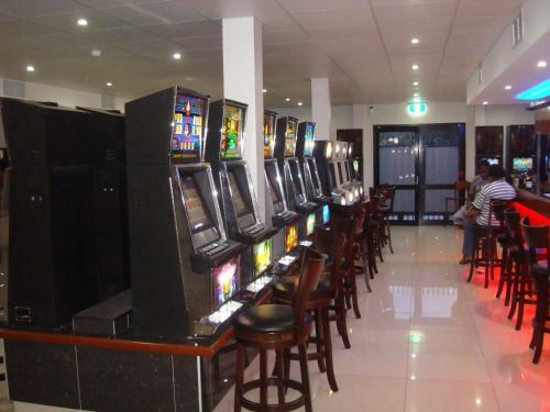 Paddy's Hotel & Apartments