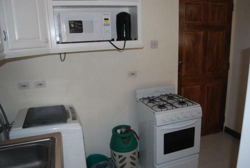 Peaceful Caribbean Airport Apartment