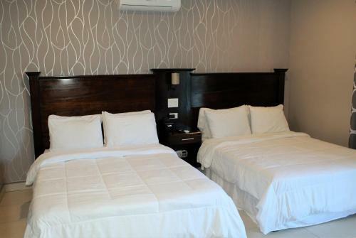 Barefoot Caye Caulker Hotel