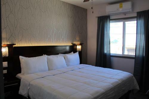 Barefoot Caye Caulker Hotel