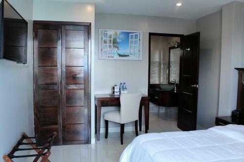Barefoot Caye Caulker Hotel