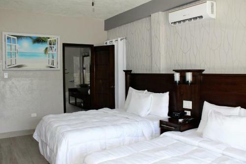 Barefoot Caye Caulker Hotel