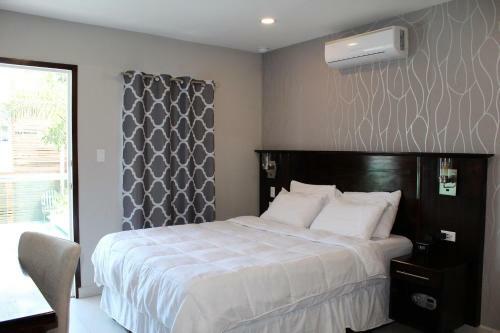 Barefoot Caye Caulker Hotel