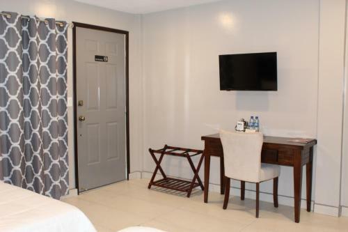 Barefoot Caye Caulker Hotel