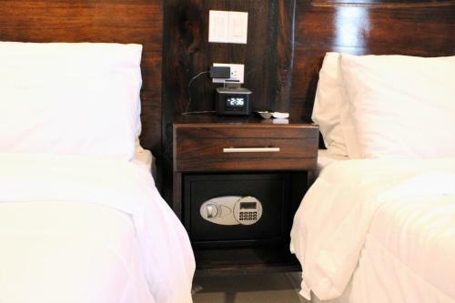 Barefoot Caye Caulker Hotel