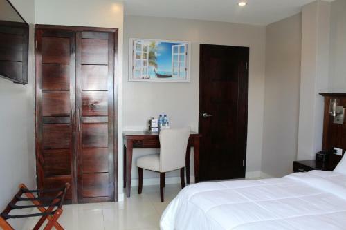 Barefoot Caye Caulker Hotel