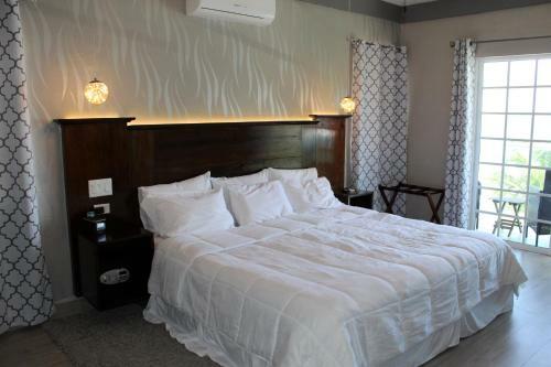 Barefoot Caye Caulker Hotel