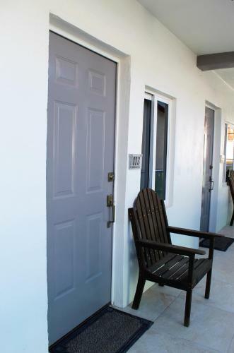 Barefoot Caye Caulker Hotel