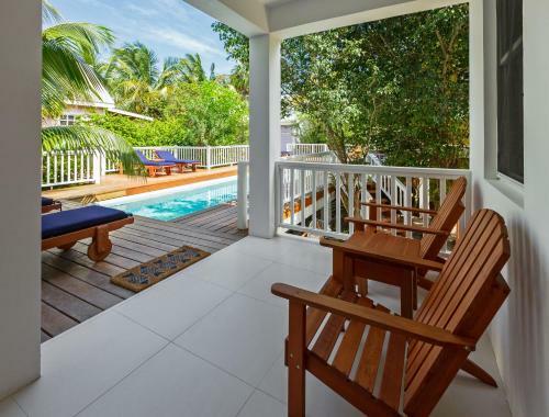Weezie's Ocean Front Hotel And Garden Cottages