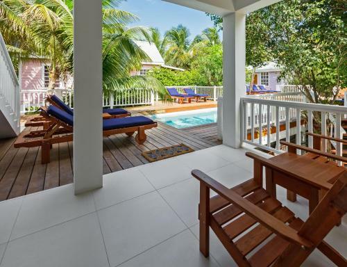 Weezie's Ocean Front Hotel And Garden Cottages