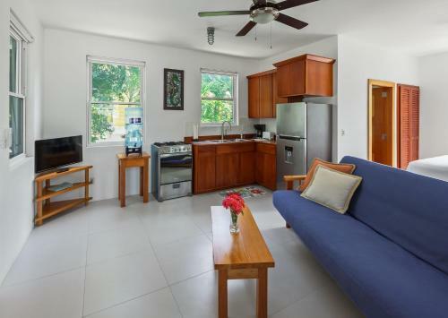 Weezie's Ocean Front Hotel And Garden Cottages