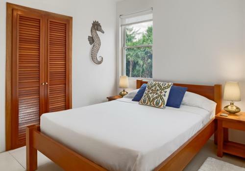 Weezie's Ocean Front Hotel And Garden Cottages