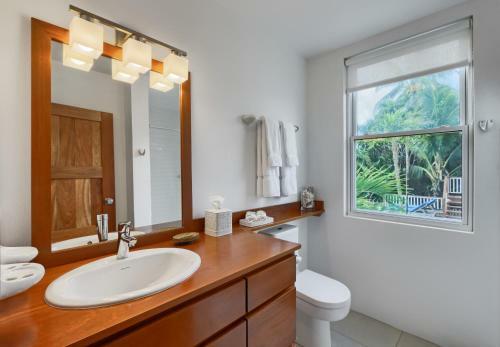 Weezie's Ocean Front Hotel And Garden Cottages