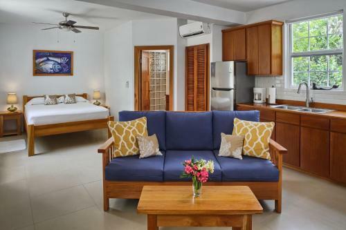 Weezie's Ocean Front Hotel And Garden Cottages