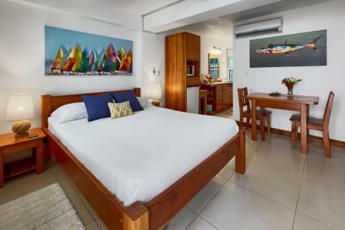 Weezie's Ocean Front Hotel And Garden Cottages