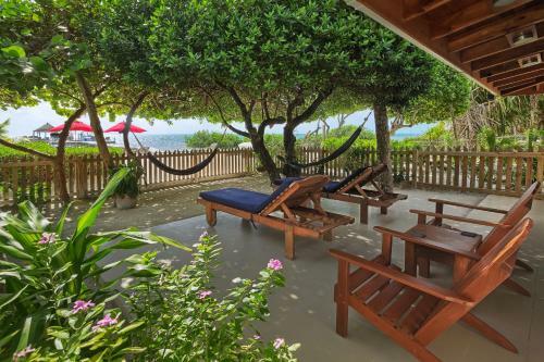 Weezie's Ocean Front Hotel And Garden Cottages