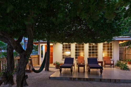 Weezie's Ocean Front Hotel And Garden Cottages
