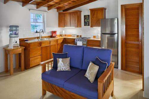 Weezie's Ocean Front Hotel And Garden Cottages