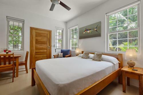 Weezie's Ocean Front Hotel And Garden Cottages