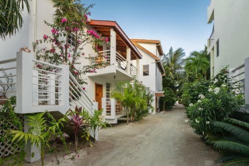 Weezie's Ocean Front Hotel And Garden Cottages