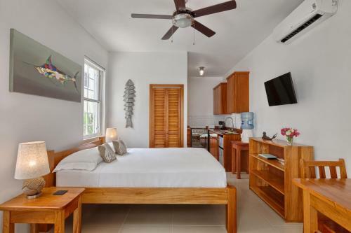 Weezie's Ocean Front Hotel And Garden Cottages