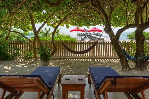 Weezie's Ocean Front Hotel And Garden Cottages