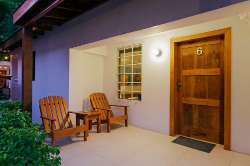 Weezie's Ocean Front Hotel And Garden Cottages
