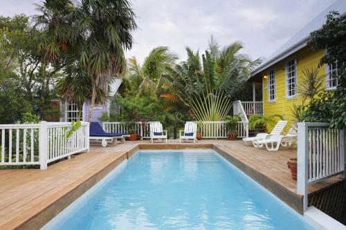 Weezie's Ocean Front Hotel And Garden Cottages