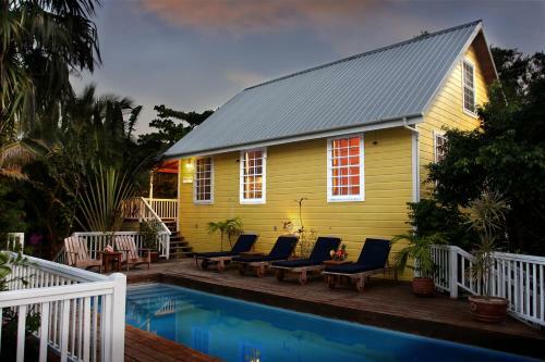 Weezie's Ocean Front Hotel And Garden Cottages