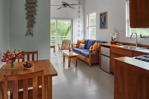 Weezie's Ocean Front Hotel And Garden Cottages