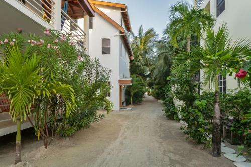 Weezie's Ocean Front Hotel And Garden Cottages