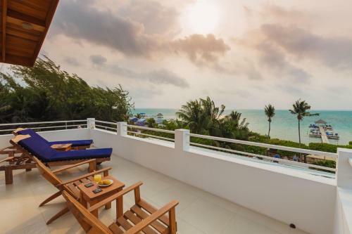 Weezie's Ocean Front Hotel And Garden Cottages