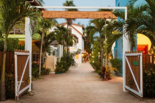 Weezie's Ocean Front Hotel And Garden Cottages