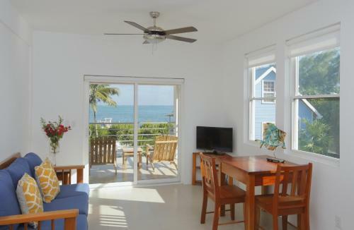 Weezie's Ocean Front Hotel And Garden Cottages