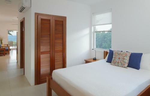 Weezie's Ocean Front Hotel And Garden Cottages