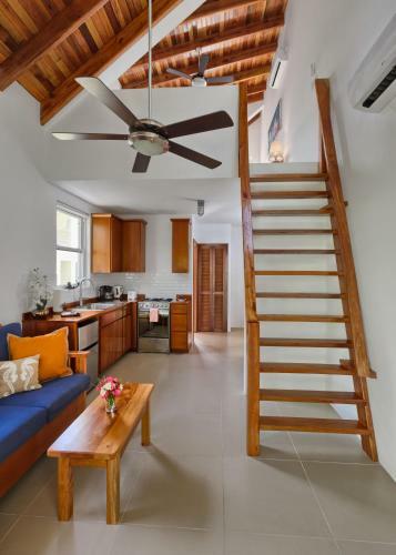 Weezie's Ocean Front Hotel And Garden Cottages