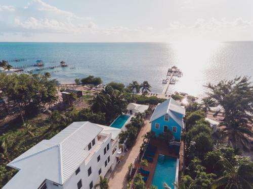 Weezie's Ocean Front Hotel And Garden Cottages