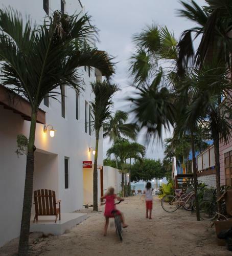 Weezie's Ocean Front Hotel And Garden Cottages