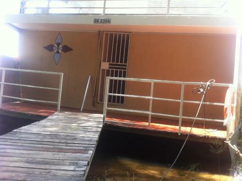 Delta Belle Houseboat