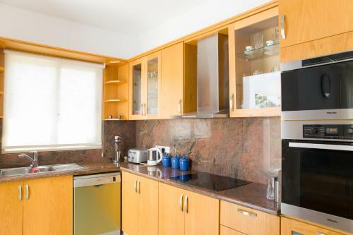 Eliofos Luxury Villa